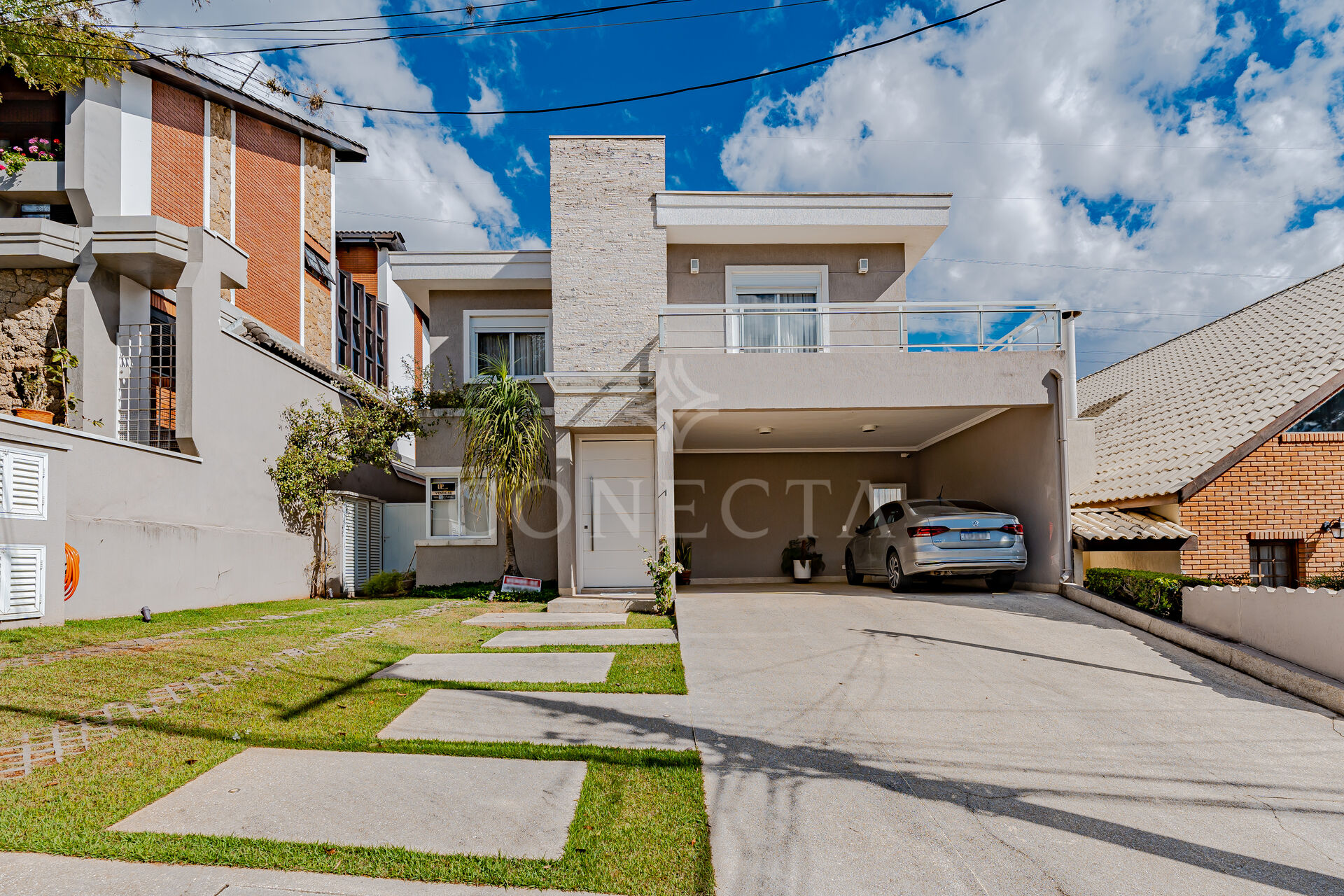 Casa à venda com 4 quartos, 300m² - Foto 1