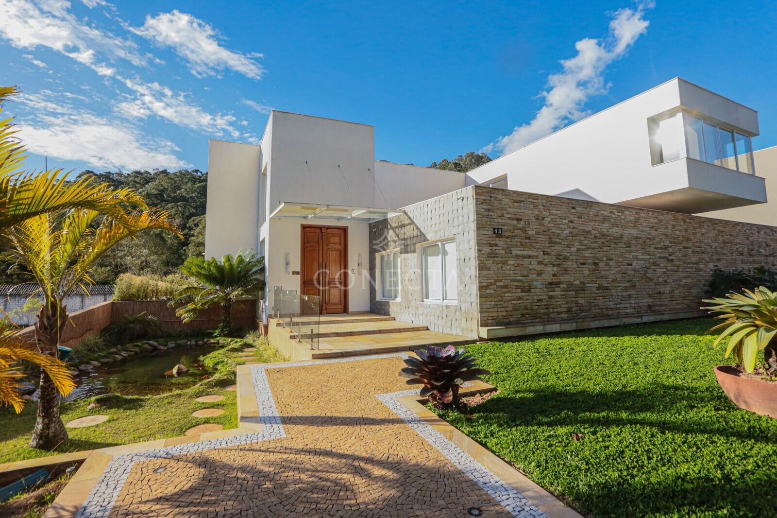 Casa à venda com 4 quartos, 1500m² - Foto 1