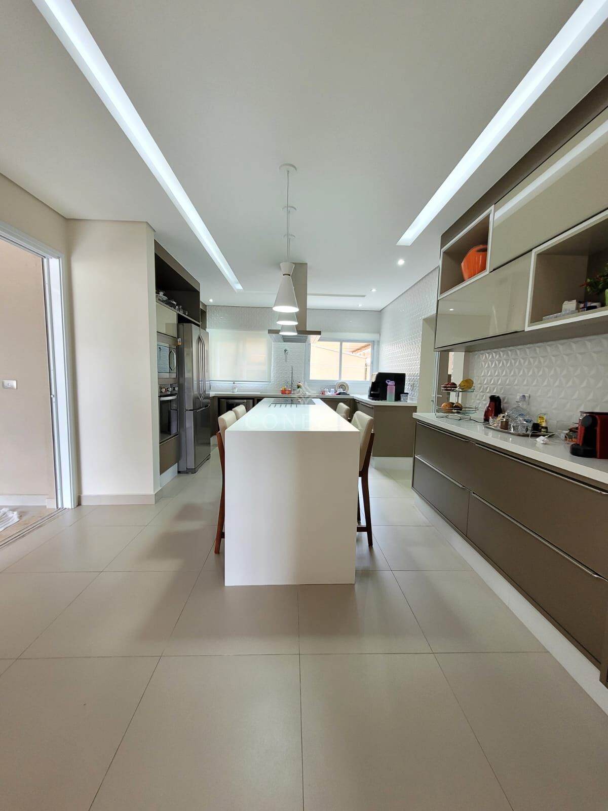 Casa à venda com 4 quartos, 330m² - Foto 12