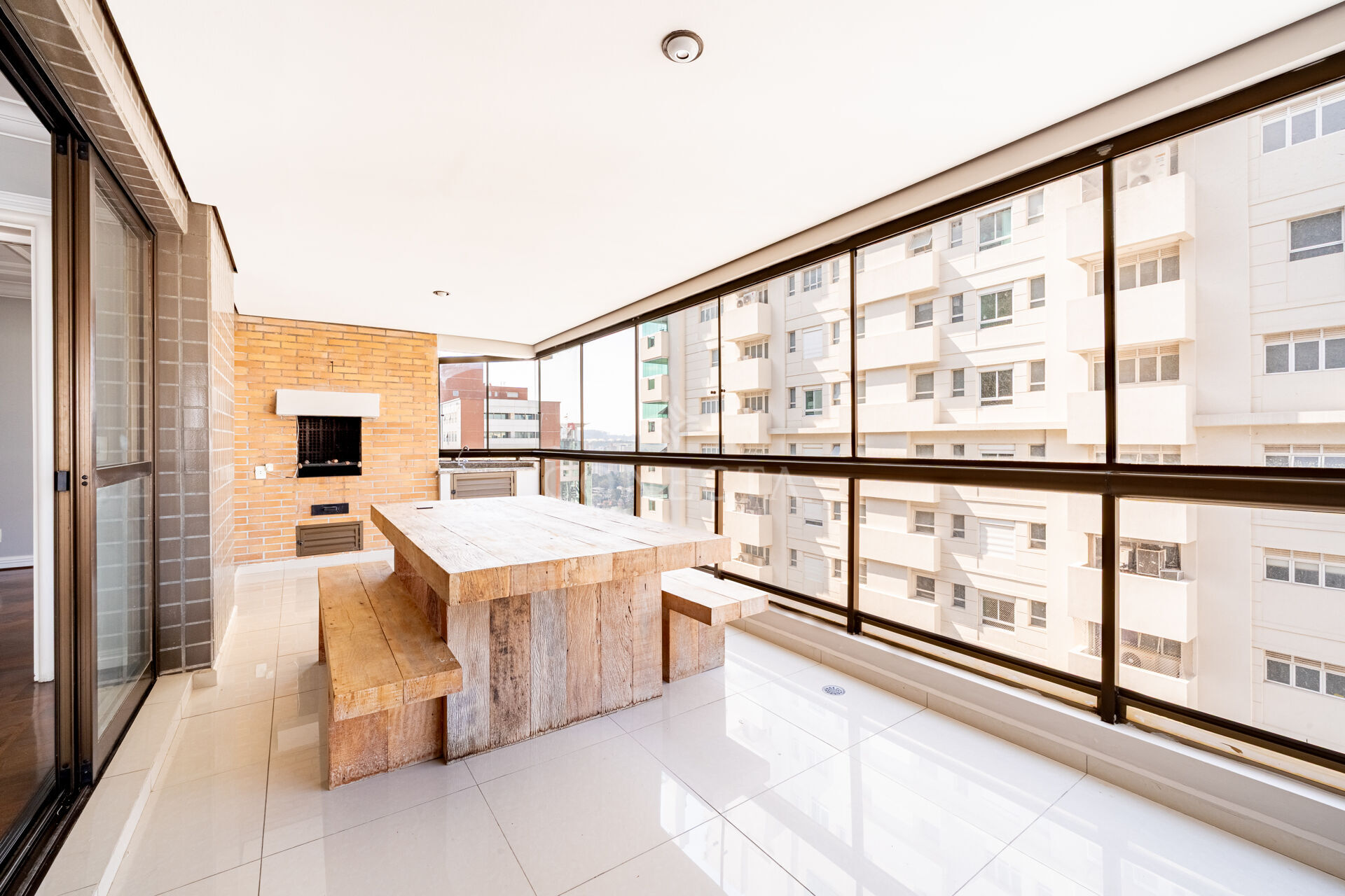 Apartamento para alugar com 4 quartos, 288m² - Foto 2
