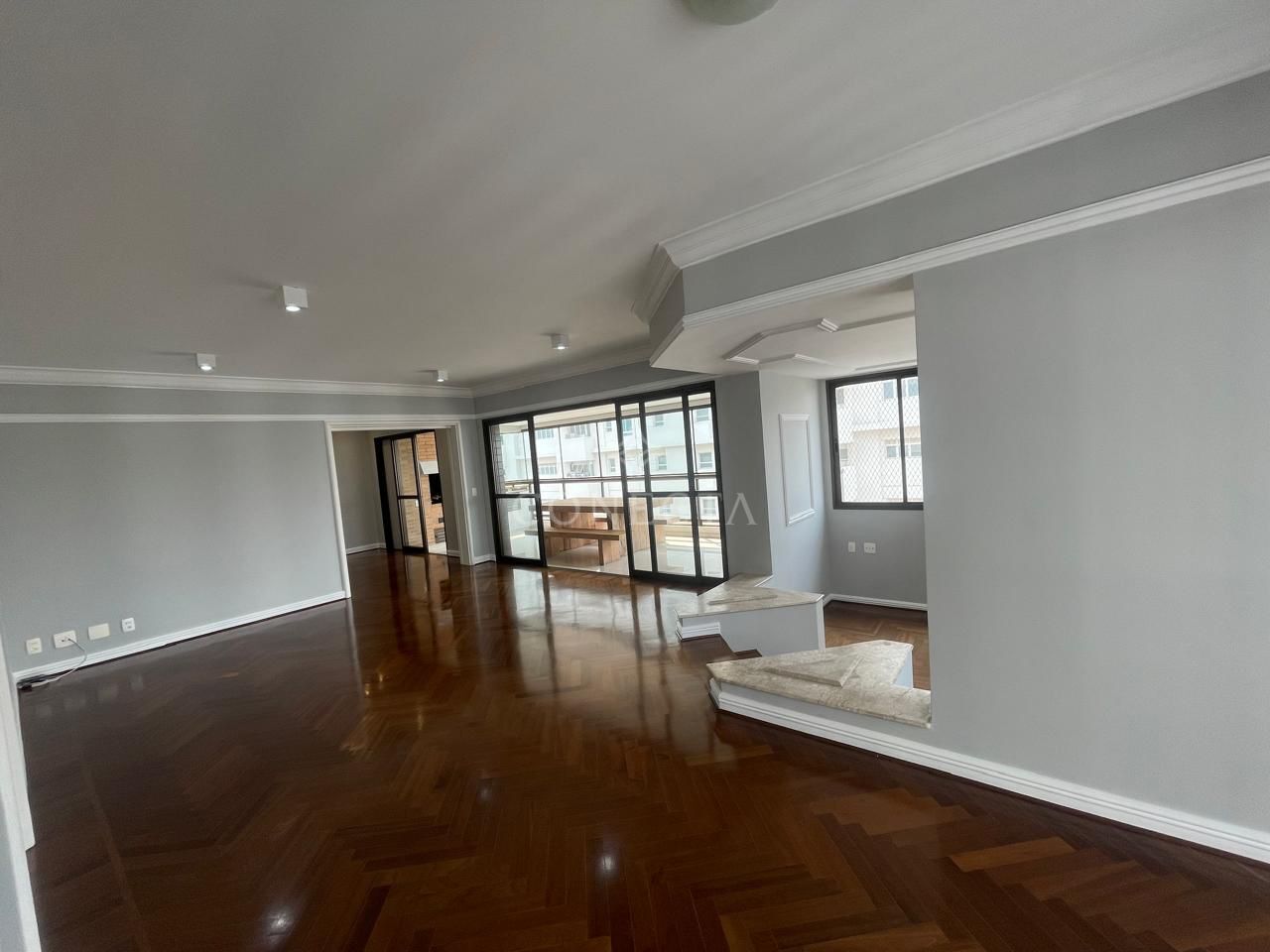 Apartamento para alugar com 4 quartos, 288m² - Foto 2