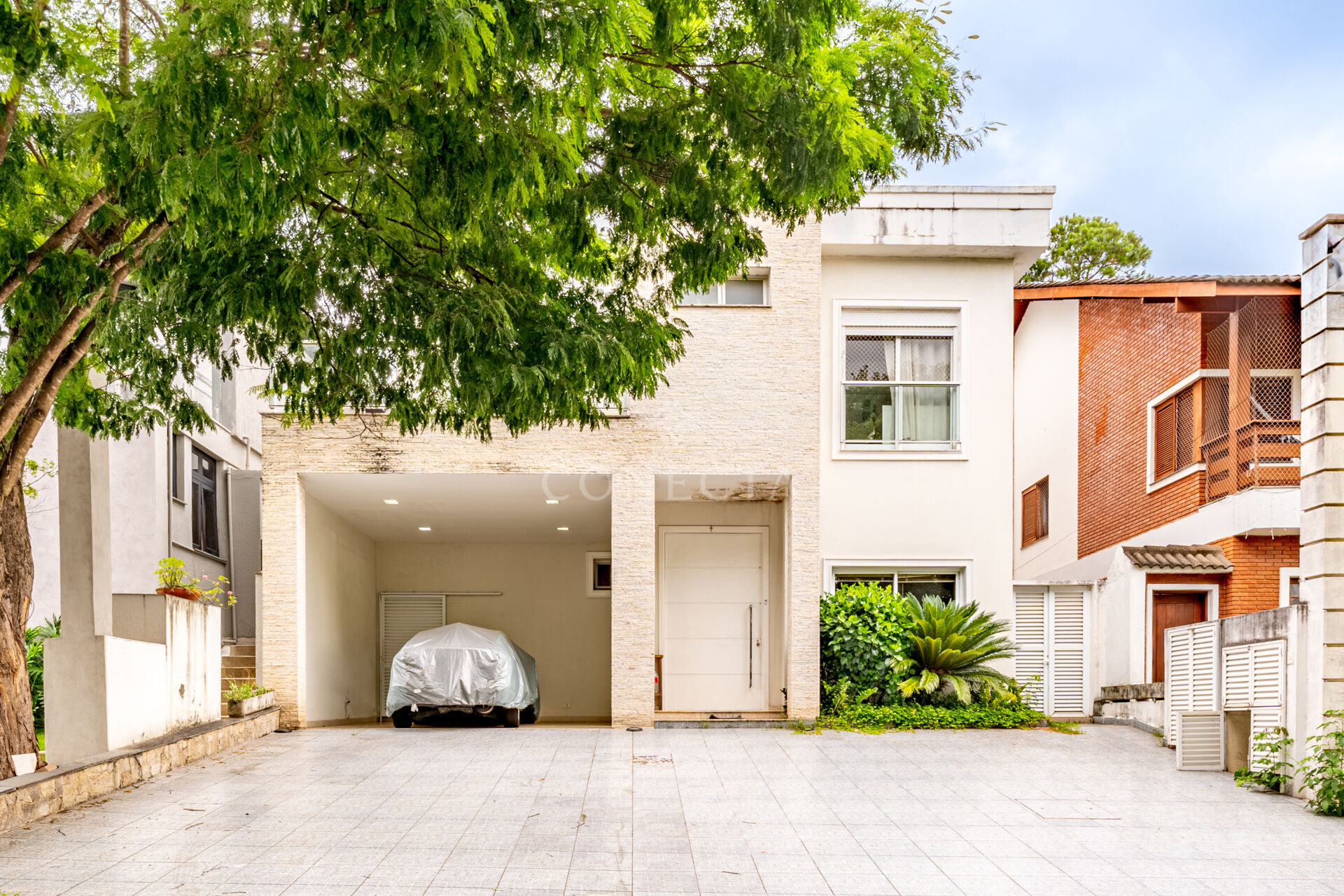 Casa à venda com 4 quartos, 380m² - Foto 1