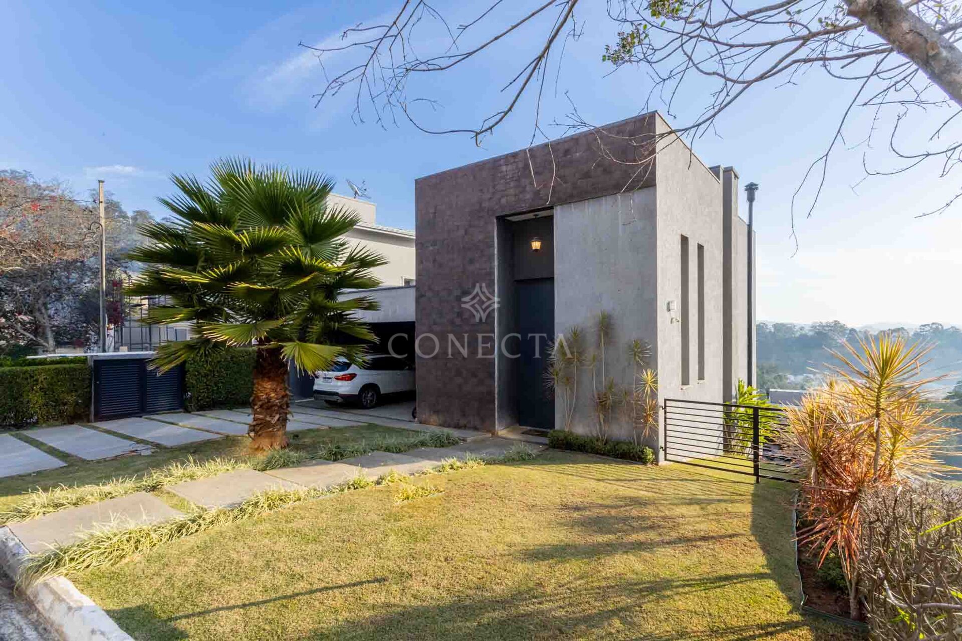 Casa à venda com 4 quartos, 315m² - Foto 1