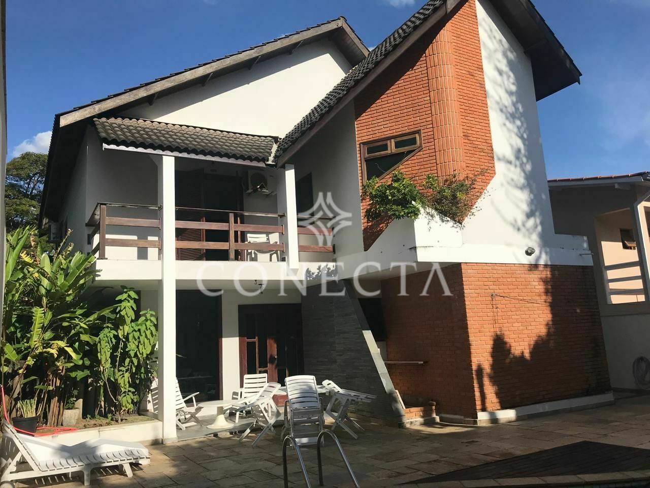 Casa à venda com 3 quartos, 300m² - Foto 1