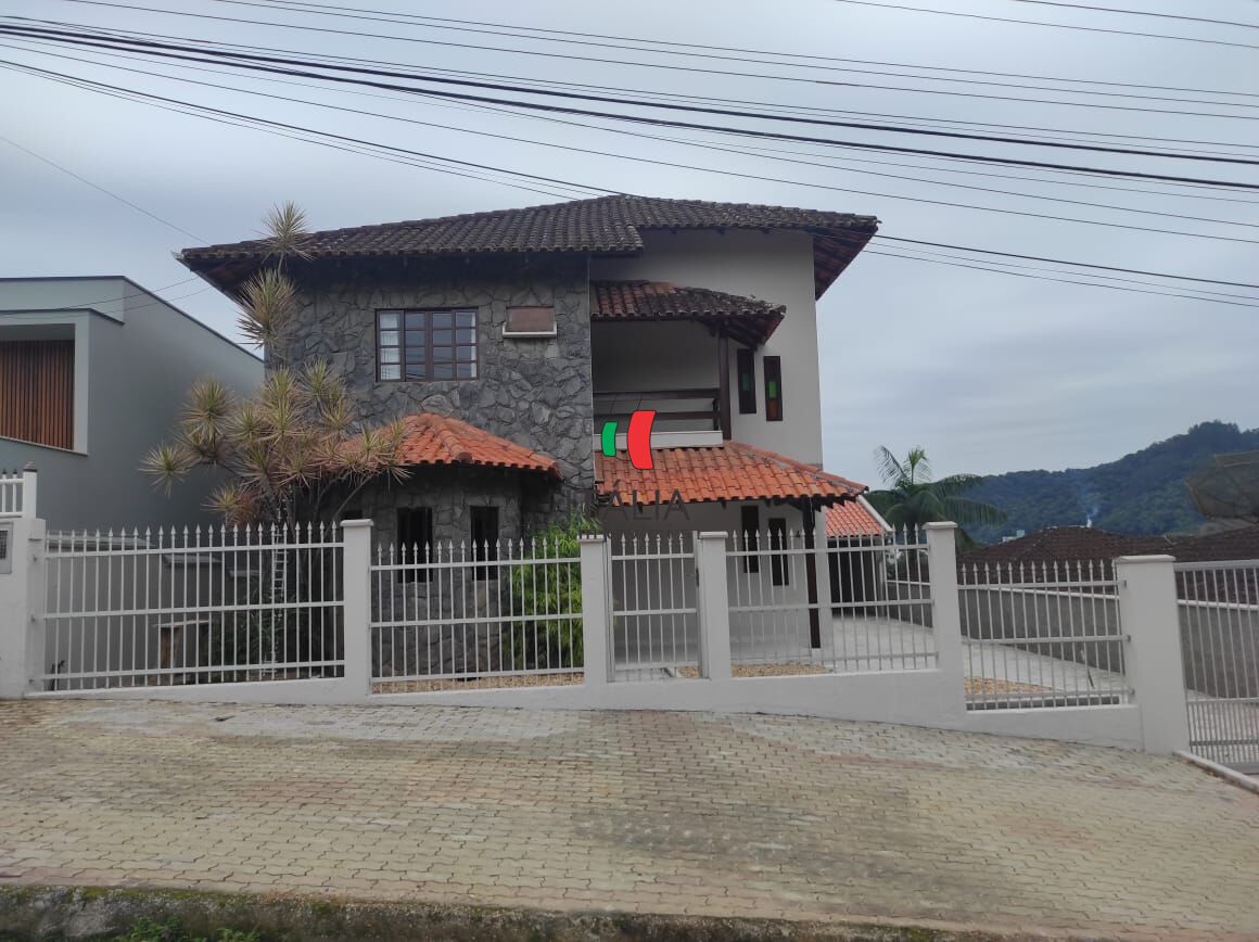 Casa de 4 quartos, 250m² no bairro Jardim Maluche, em Brusque | Eu Corretor