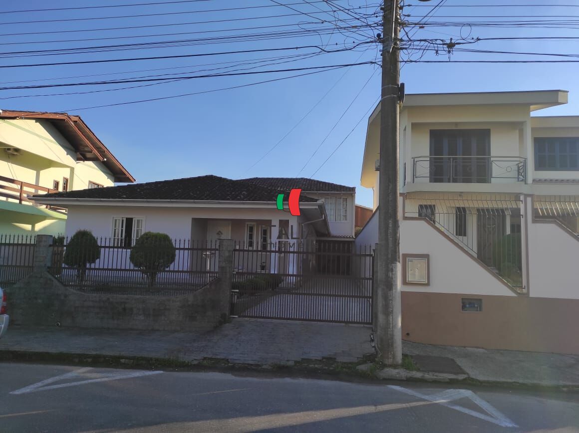 Casa de 3 quartos, 200m² no bairro Santa Terezinha, em Brusque | Eu Corretor