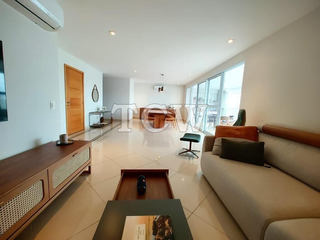 Apartamento para alugar com 3 quartos, 181m² - Foto 2