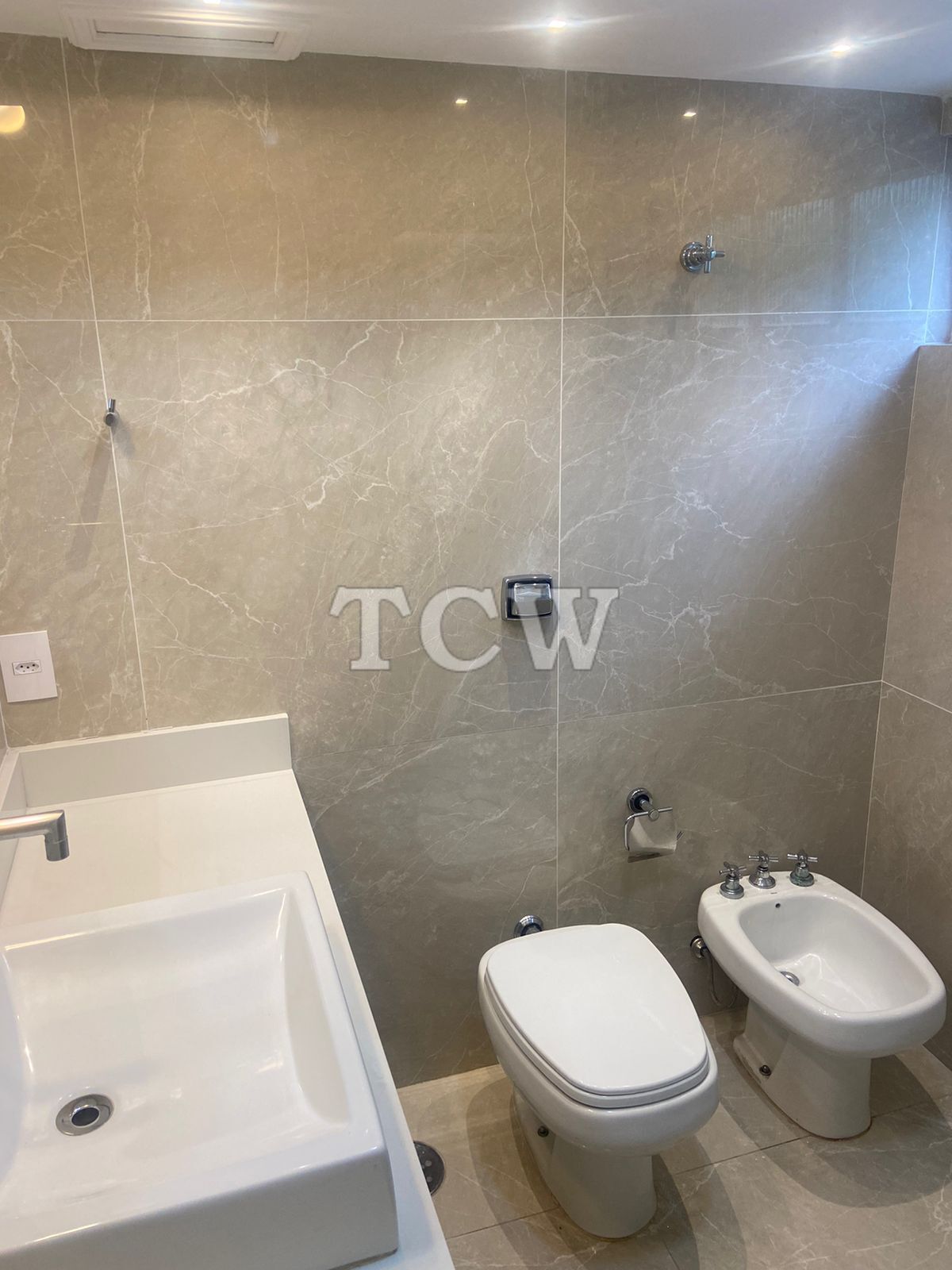 Apartamento para alugar com 3 quartos, 150m² - Foto 11