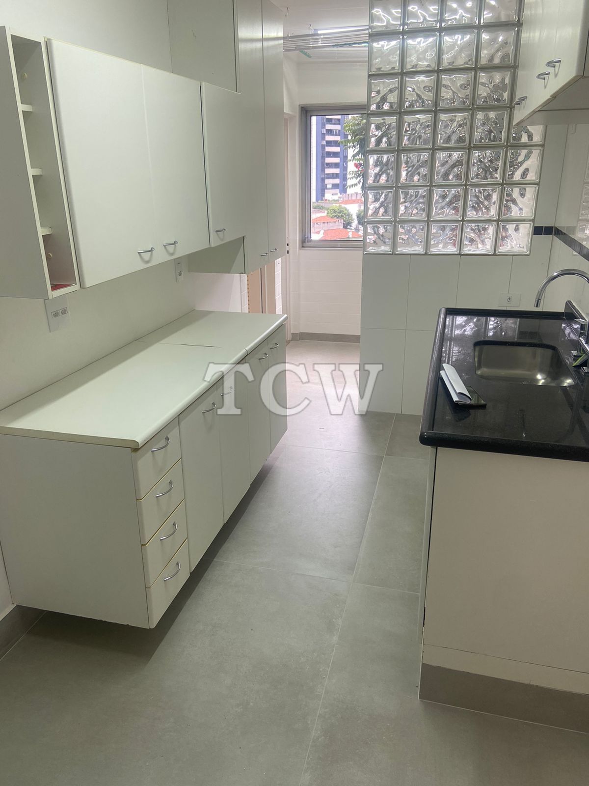 Apartamento para alugar com 3 quartos, 150m² - Foto 17