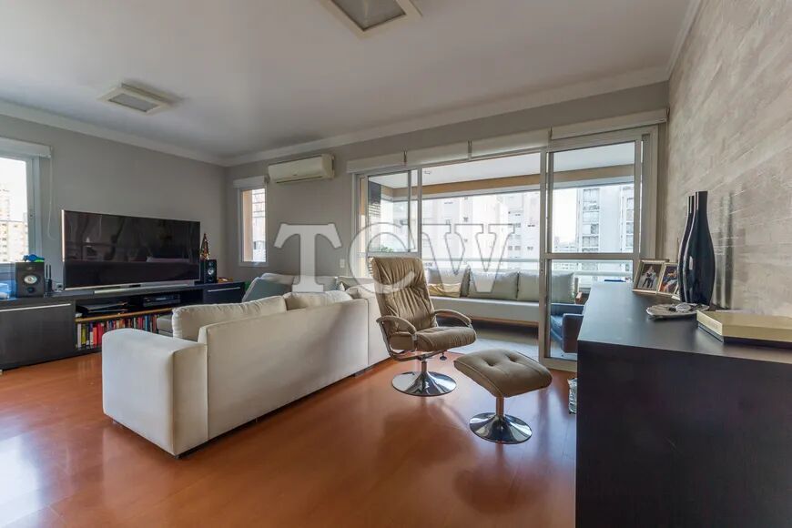 Apartamento à venda com 3 quartos, 137m² - Foto 1
