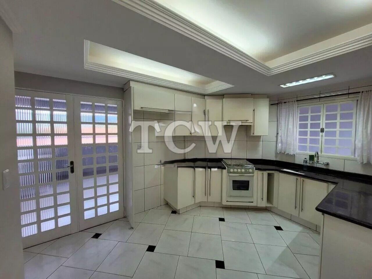 Casa à venda com 3 quartos, 210m² - Foto 6