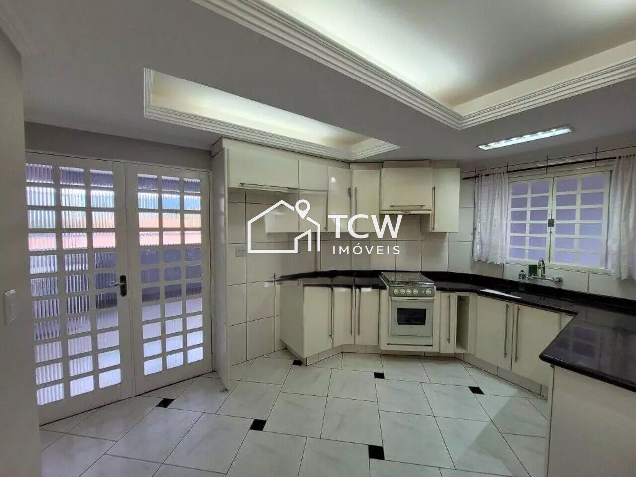 Casa, 3 quartos, 210 m² - Foto 2