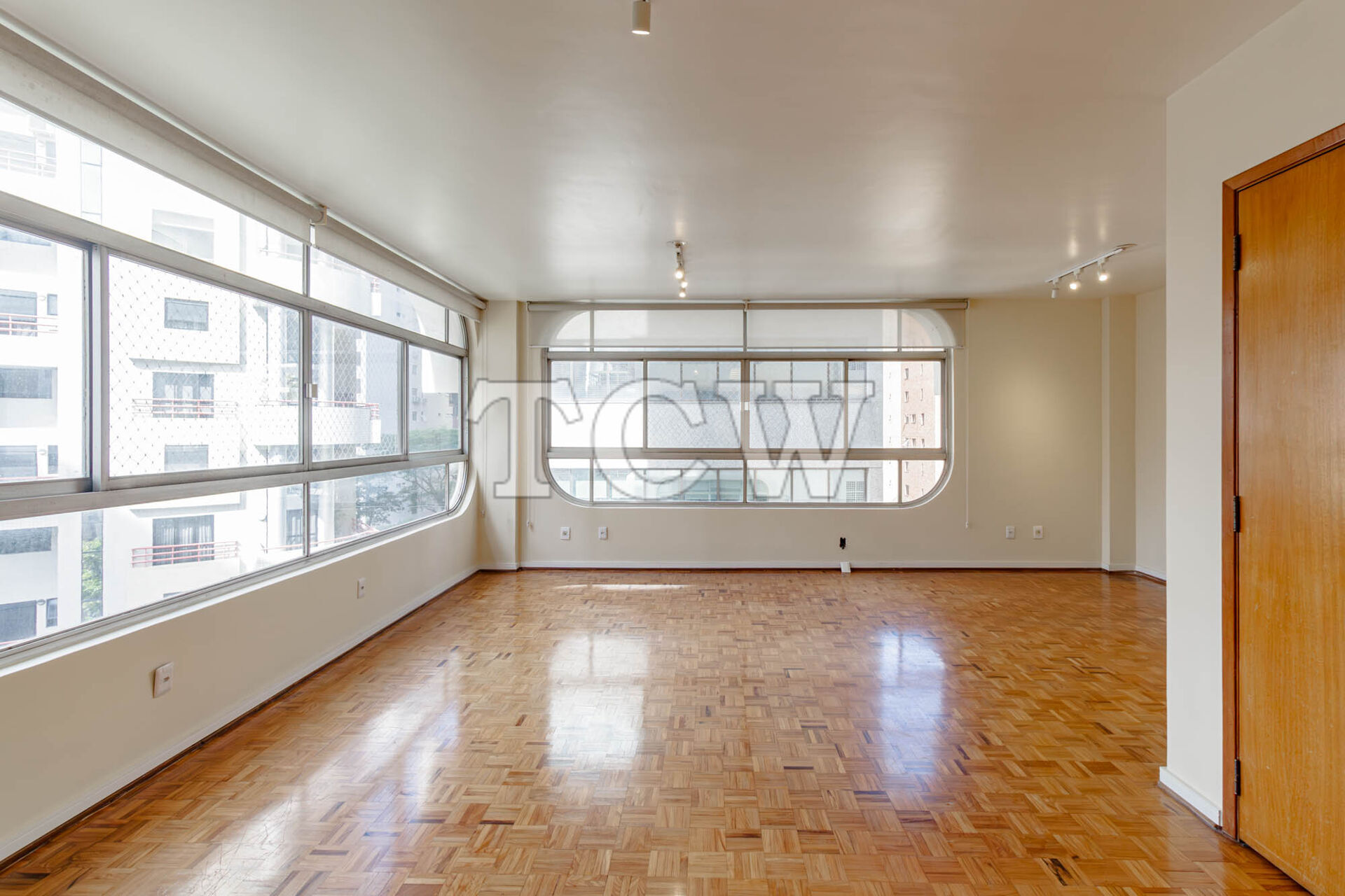 Apartamento à venda com 3 quartos, 145m² - Foto 1