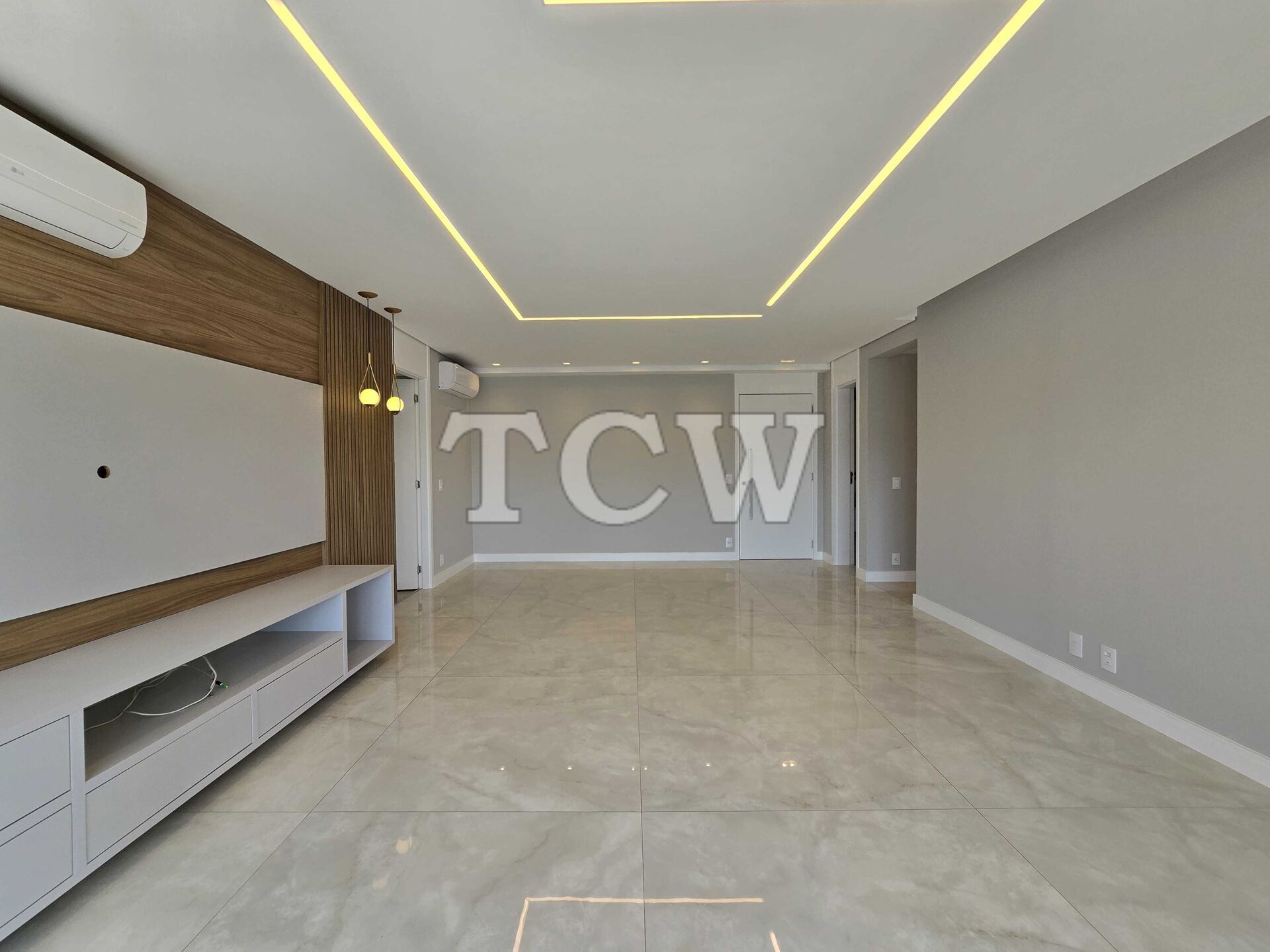 Apartamento à venda com 3 quartos, 150m² - Foto 2