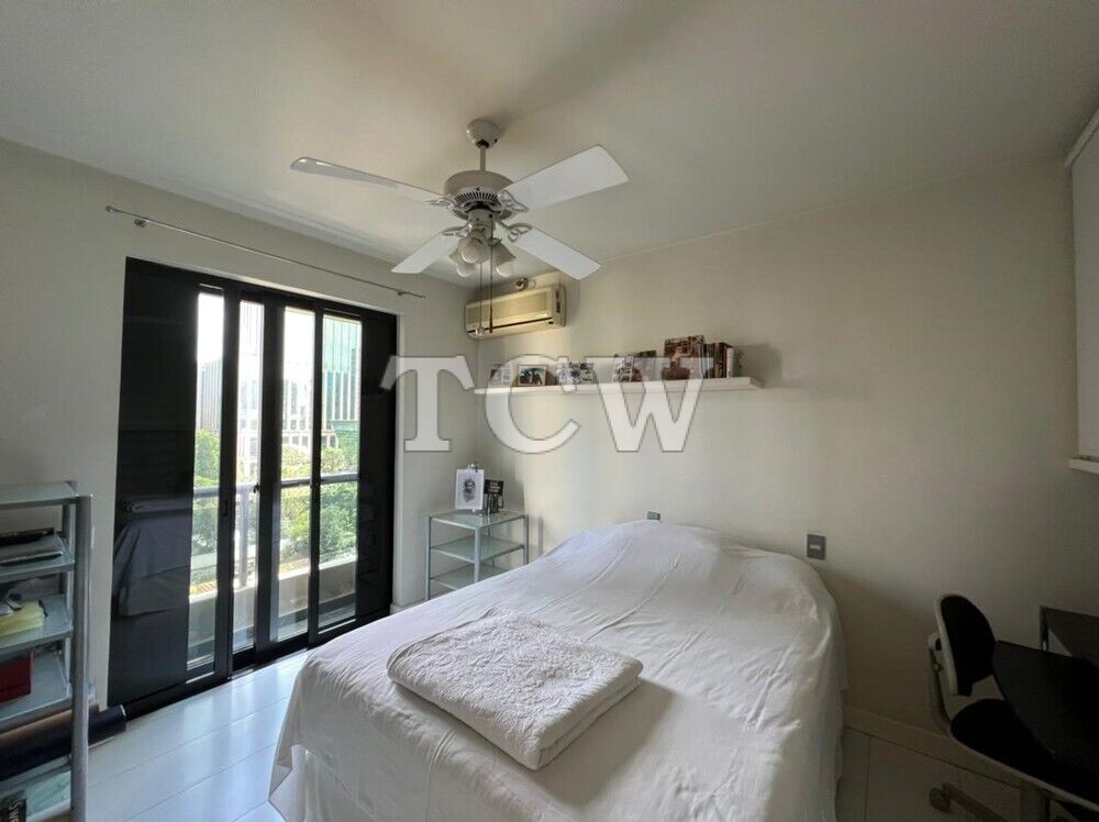 Apartamento à venda com 4 quartos, 220m² - Foto 9