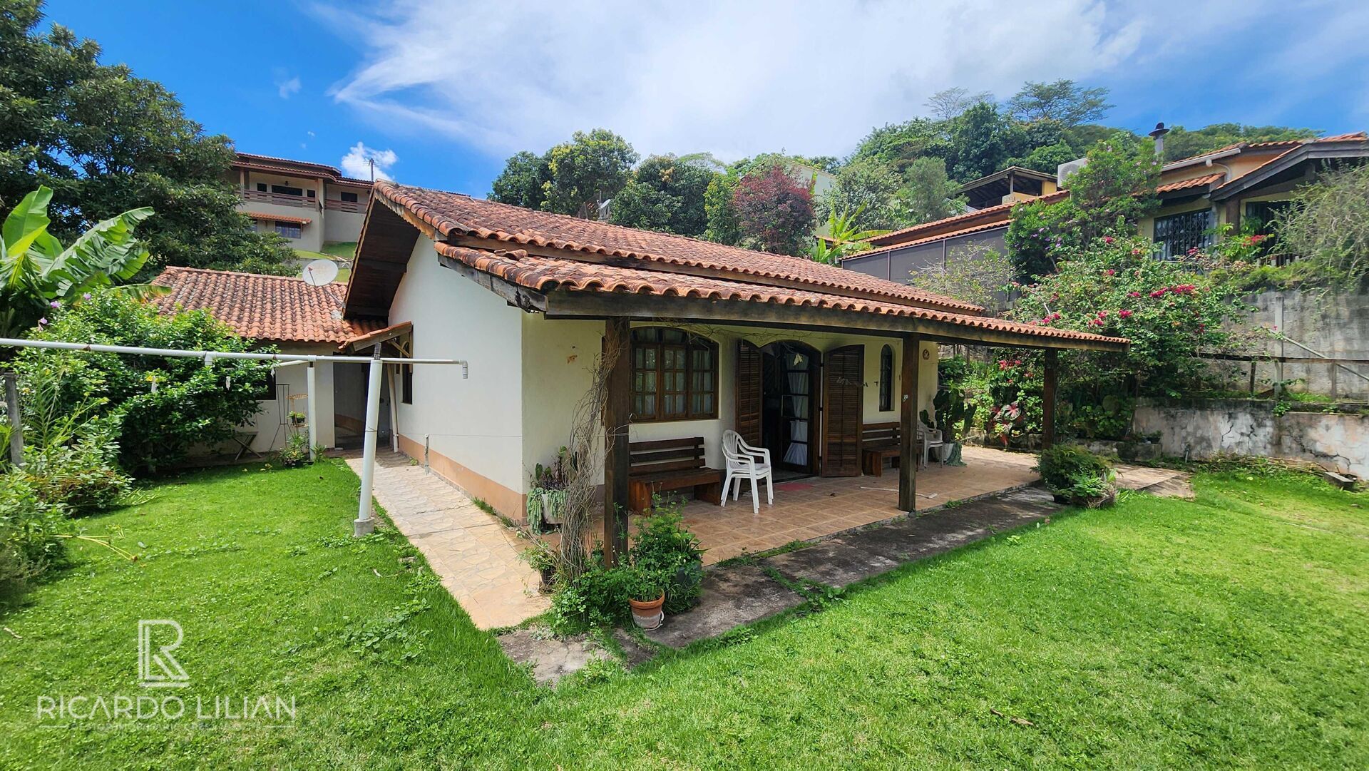 Fazenda à venda com 3 quartos, 1000m² - Foto 1