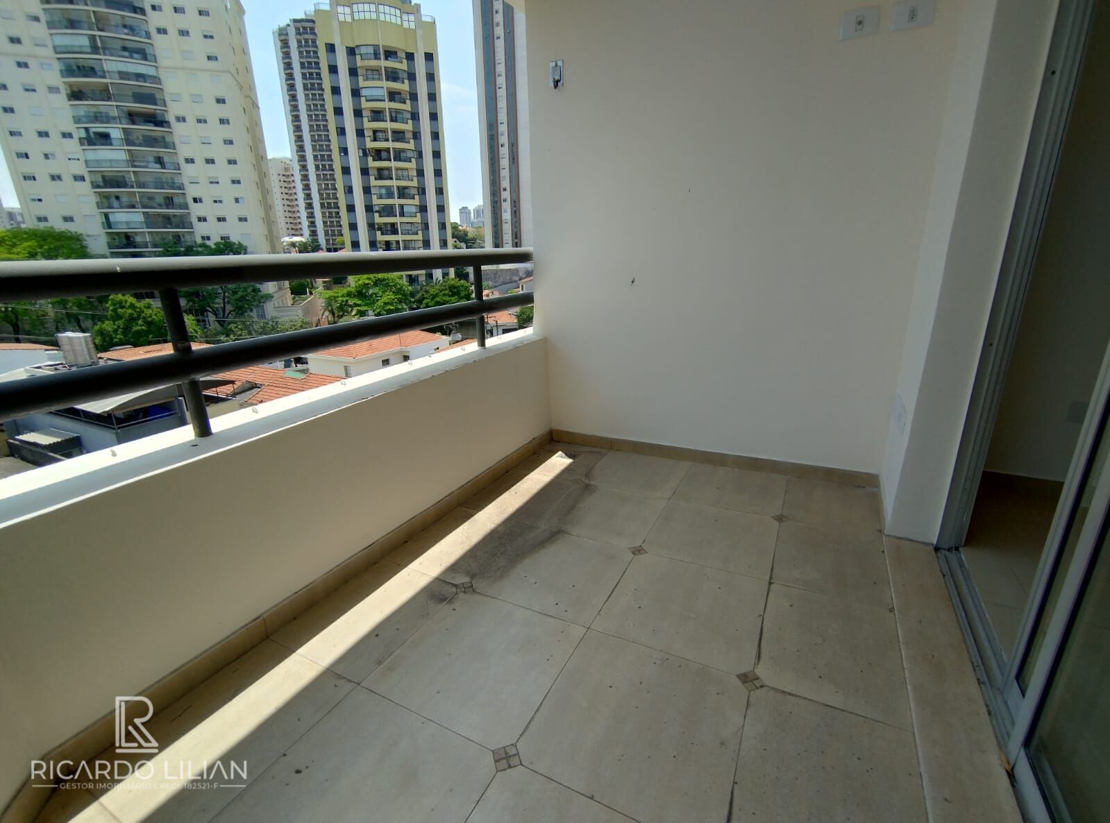 Apartamento à venda com 3 quartos, 92m² - Foto 2