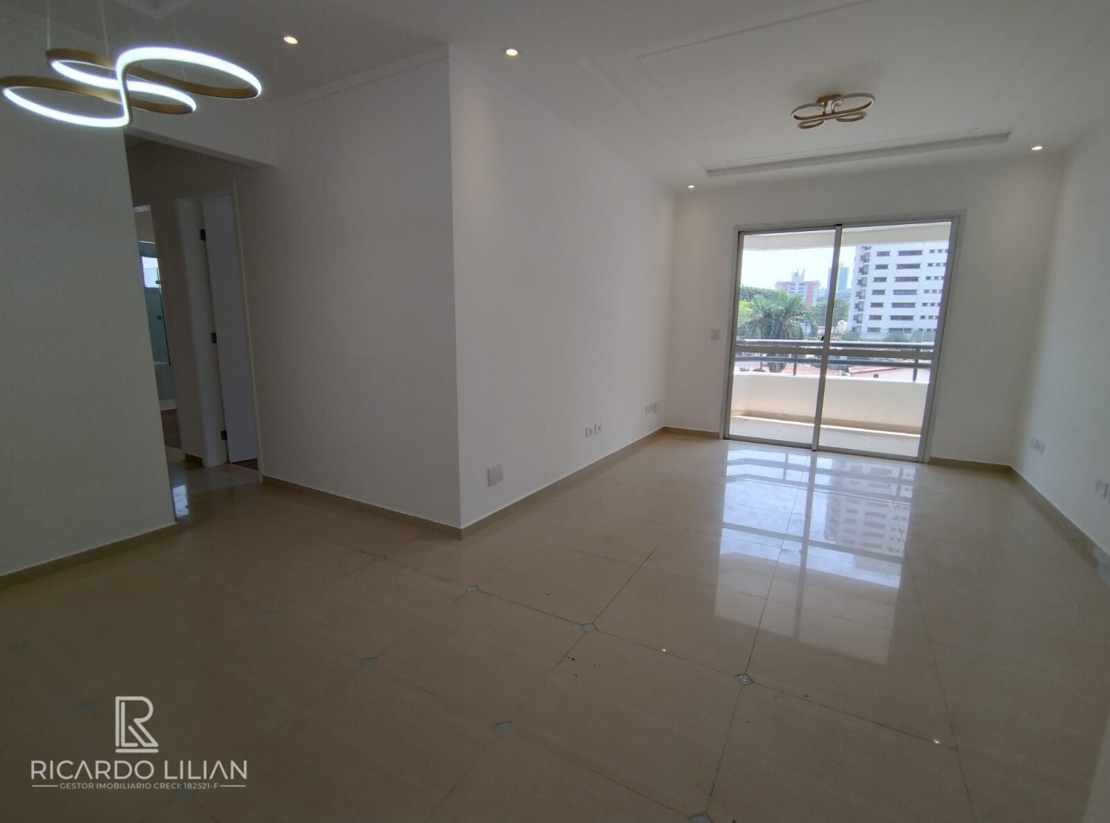 Apartamento à venda com 3 quartos, 92m² - Foto 1