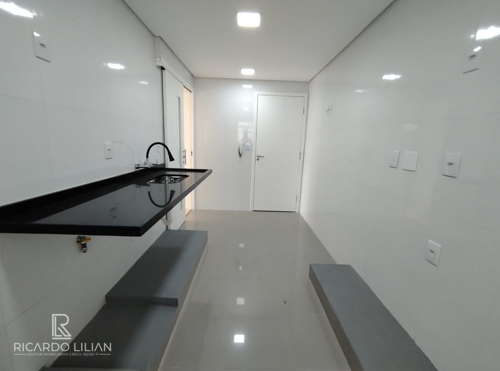 Apartamento à venda com 3 quartos, 92m² - Foto 4