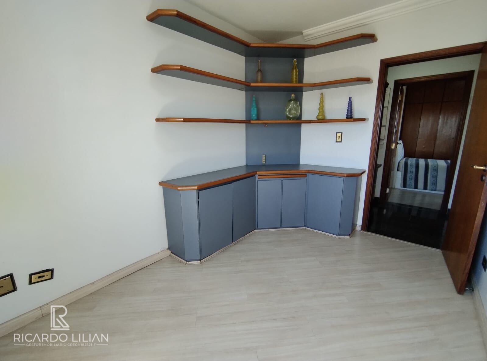 Apartamento à venda com 3 quartos, 133m² - Foto 3