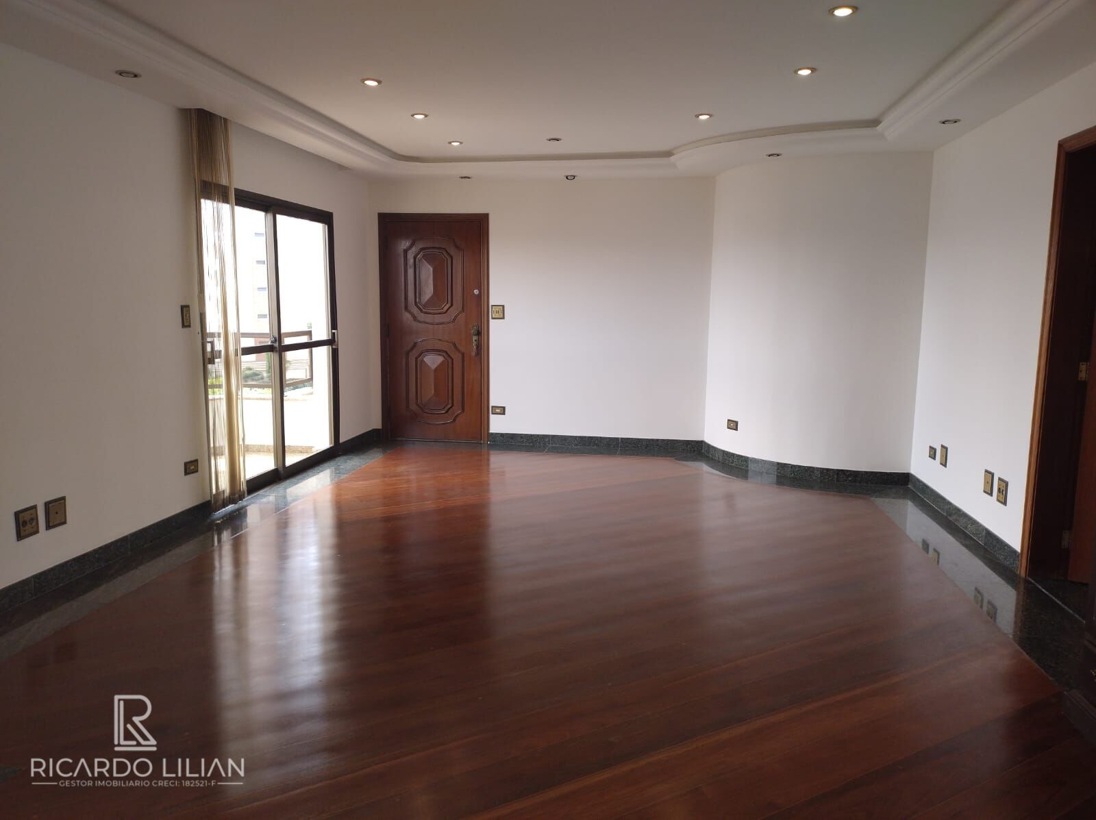 Apartamento à venda com 3 quartos, 133m² - Foto 1