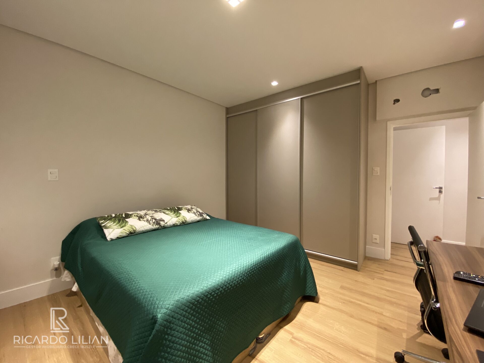 Apartamento à venda com 3 quartos, 180m² - Foto 17