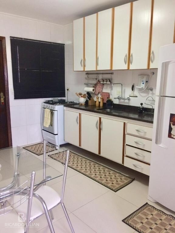 Apartamento à venda com 3 quartos, 107m² - Foto 4