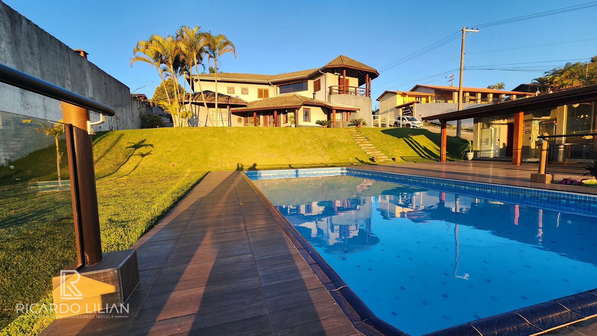 Chácara à venda com 5 quartos, 1741m² - Foto 1