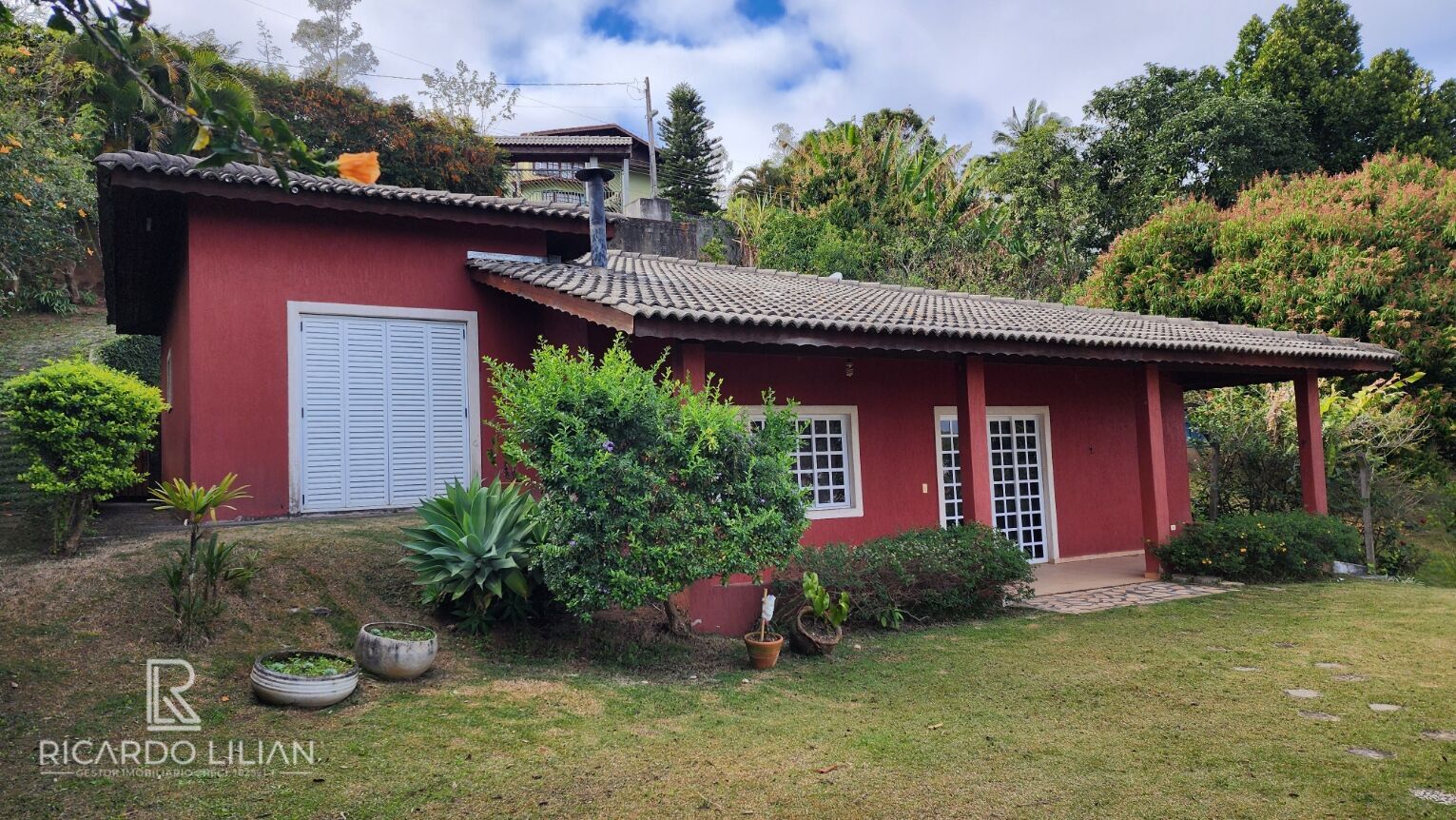 Chácara à venda com 4 quartos, 2000m² - Foto 1