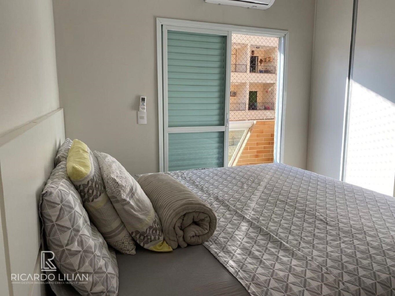 Apartamento à venda com 3 quartos, 140m² - Foto 4