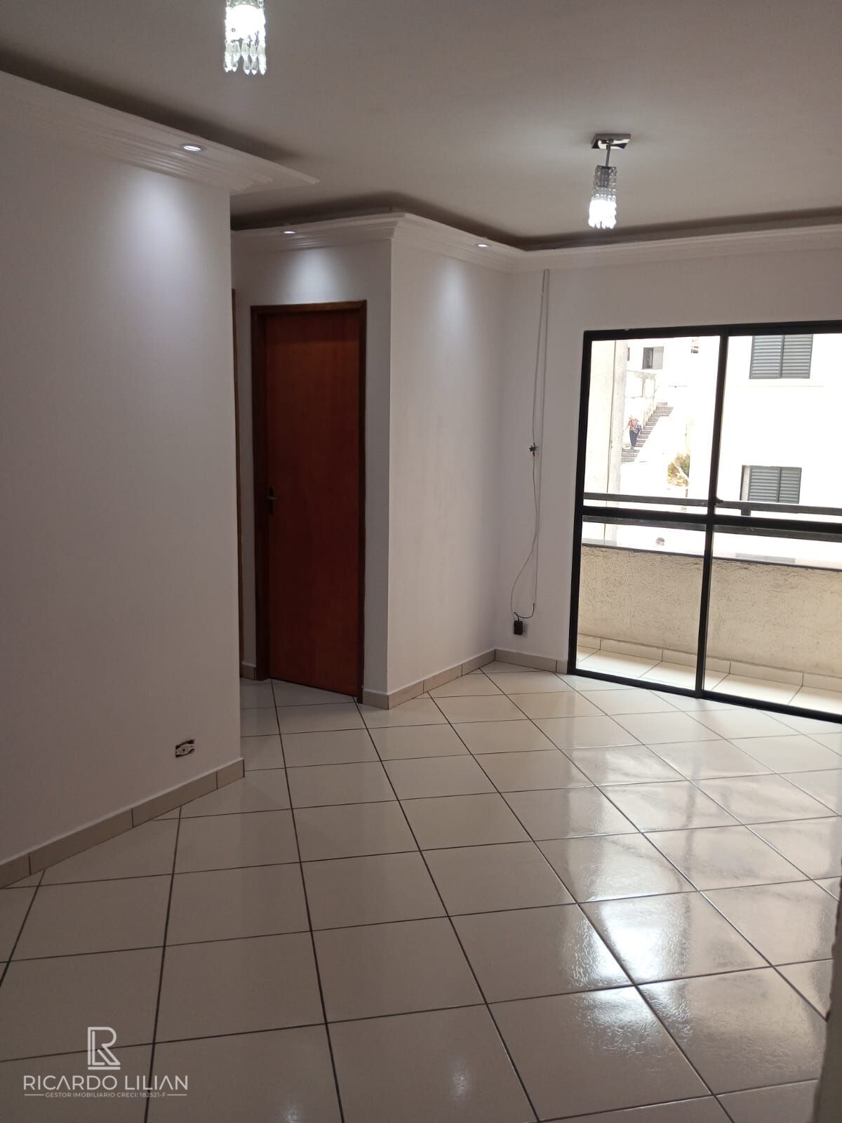 Apartamento à venda com 2 quartos, 64m² - Foto 4