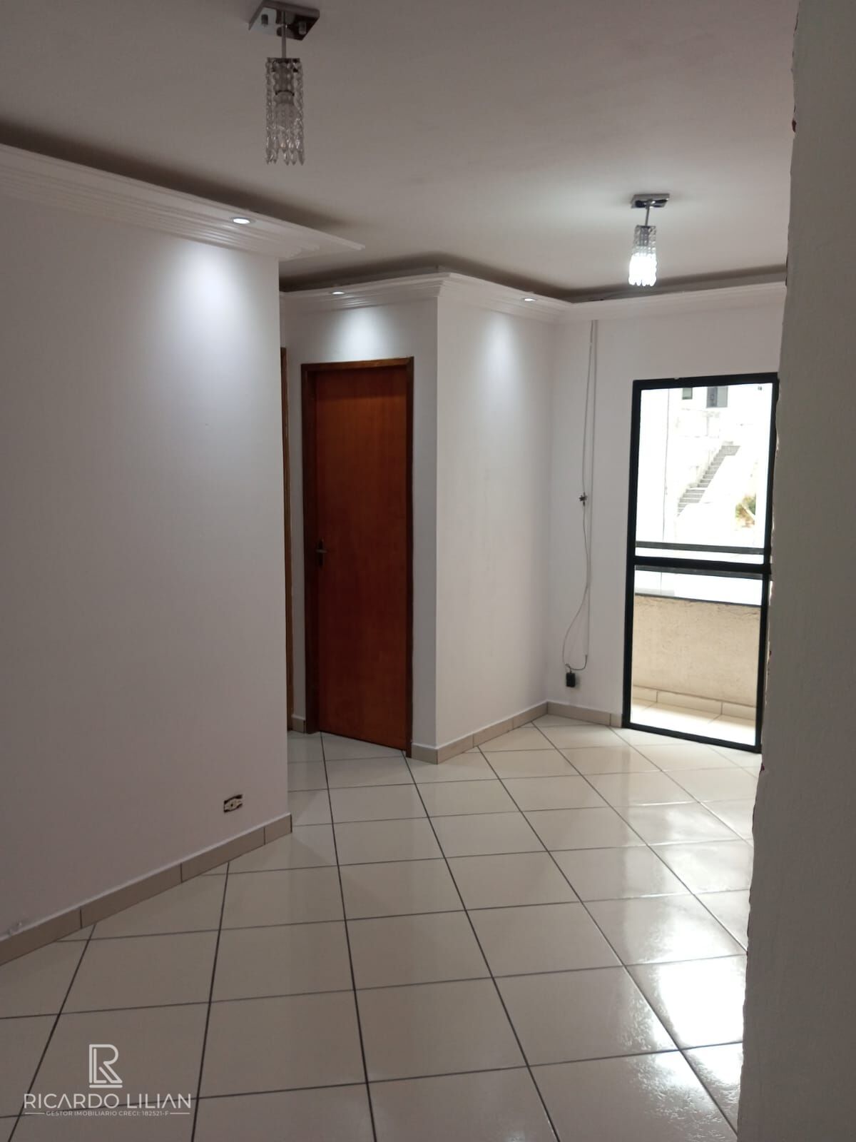 Apartamento à venda com 2 quartos, 64m² - Foto 3