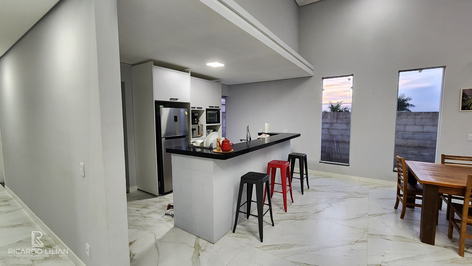 Casa à venda com 4 quartos, 320m² - Foto 11