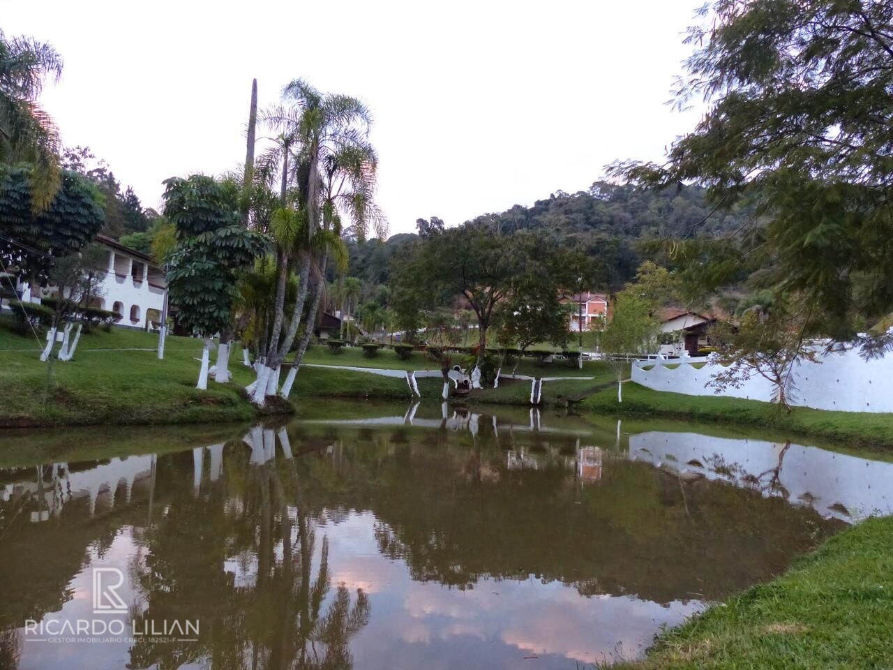 Casa Comercial à venda com 12 quartos, 4100m² - Foto 10