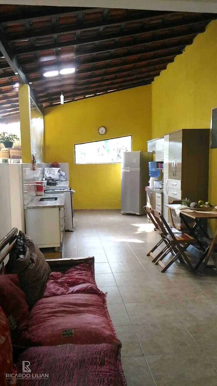 Casa à venda com 4 quartos, 180m² - Foto 4