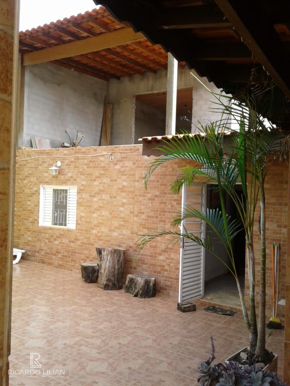 Casa à venda com 4 quartos, 180m² - Foto 2