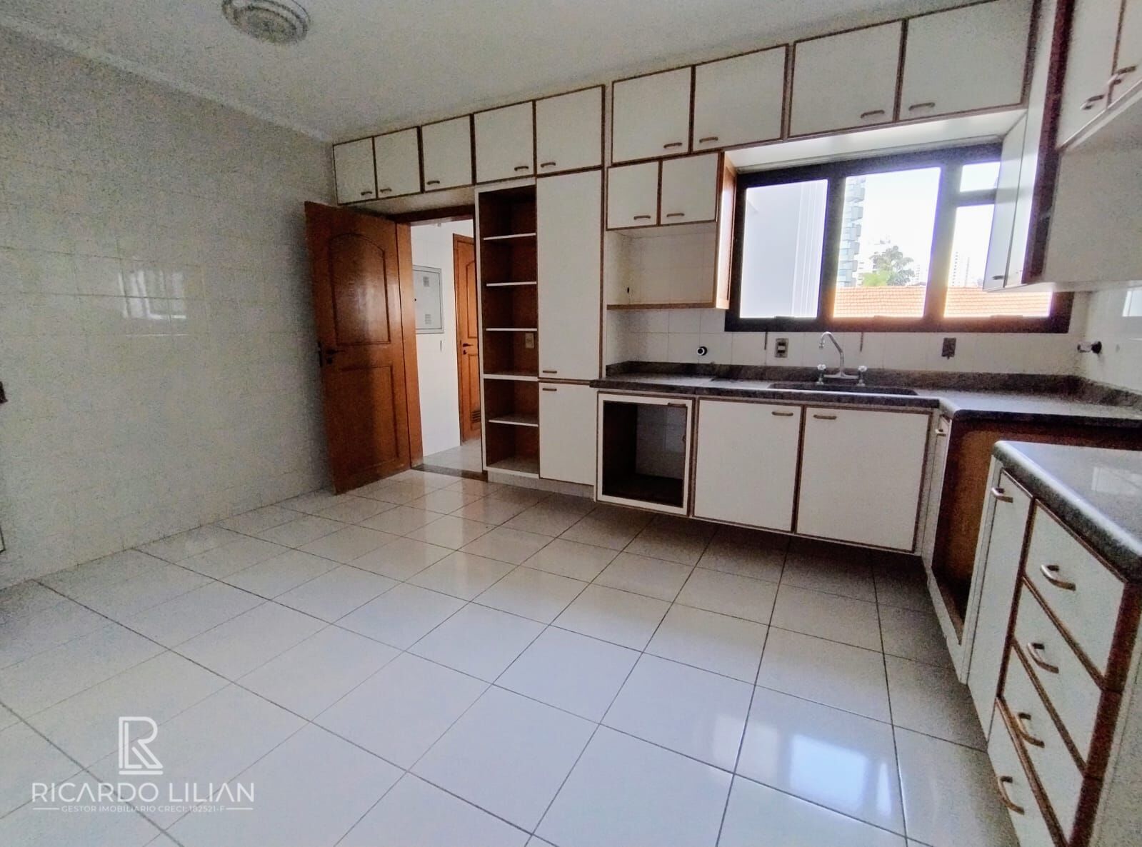 Apartamento à venda com 3 quartos, 150m² - Foto 6