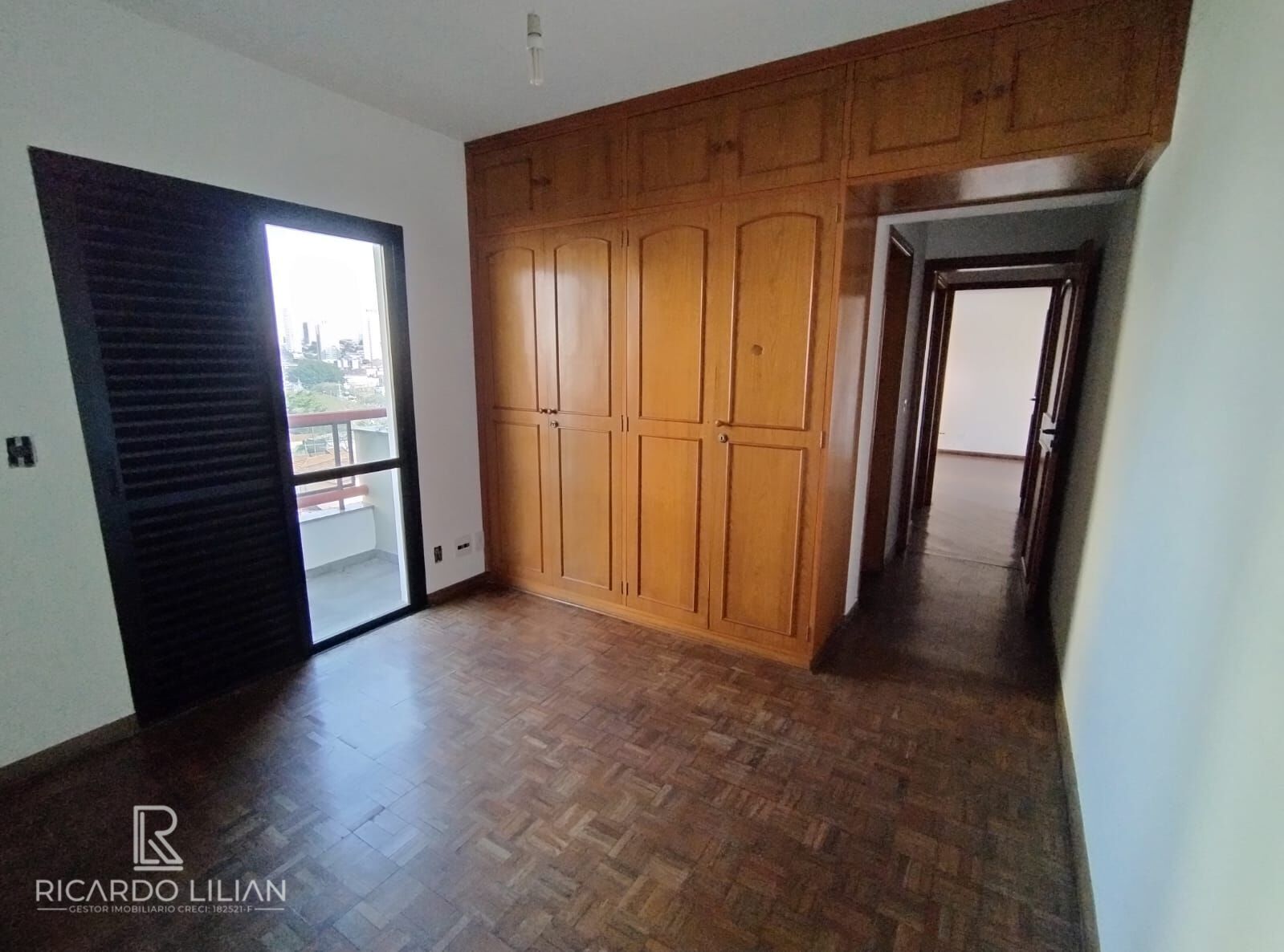 Apartamento à venda com 3 quartos, 150m² - Foto 4