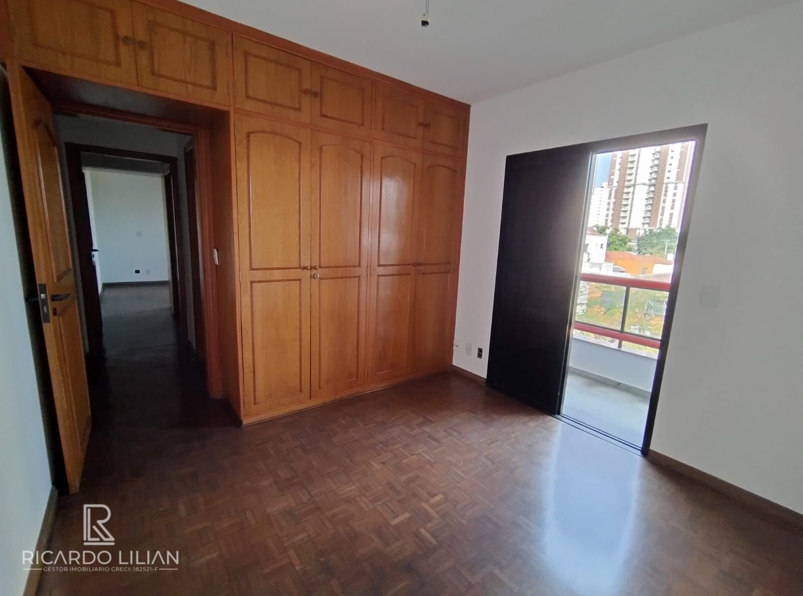 Apartamento à venda com 3 quartos, 150m² - Foto 3