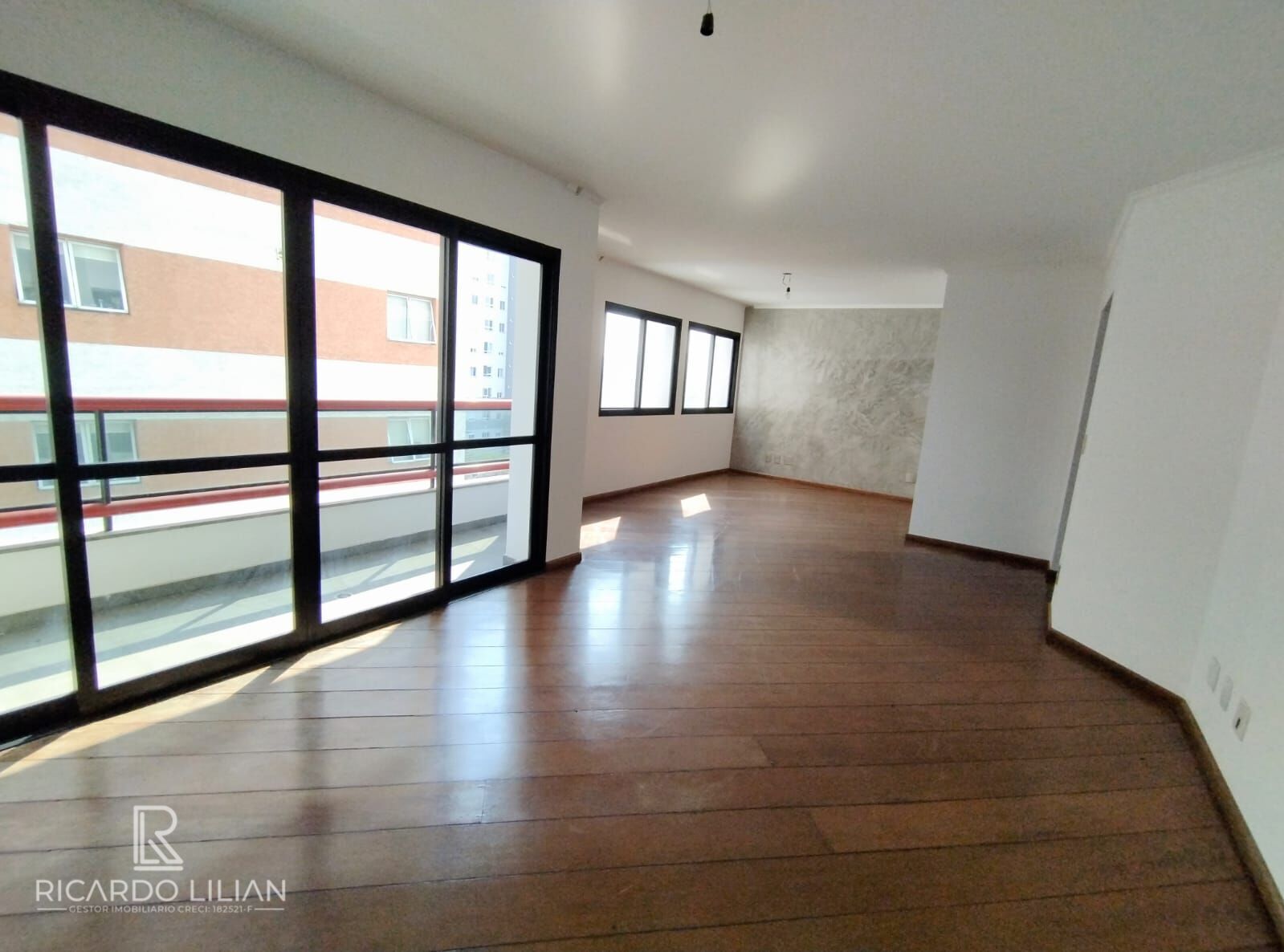 Apartamento à venda com 3 quartos, 150m² - Foto 1