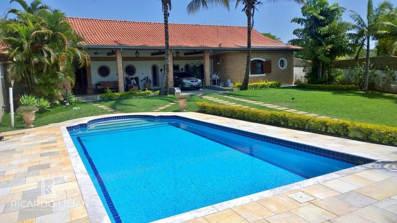 Casa à venda com 4 quartos, 256m² - Foto 1