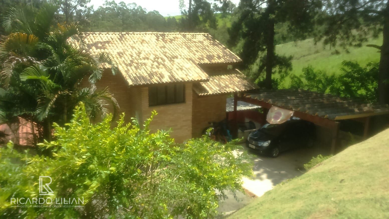 Casa de Condomínio à venda com 3 quartos, 250m² - Foto 1