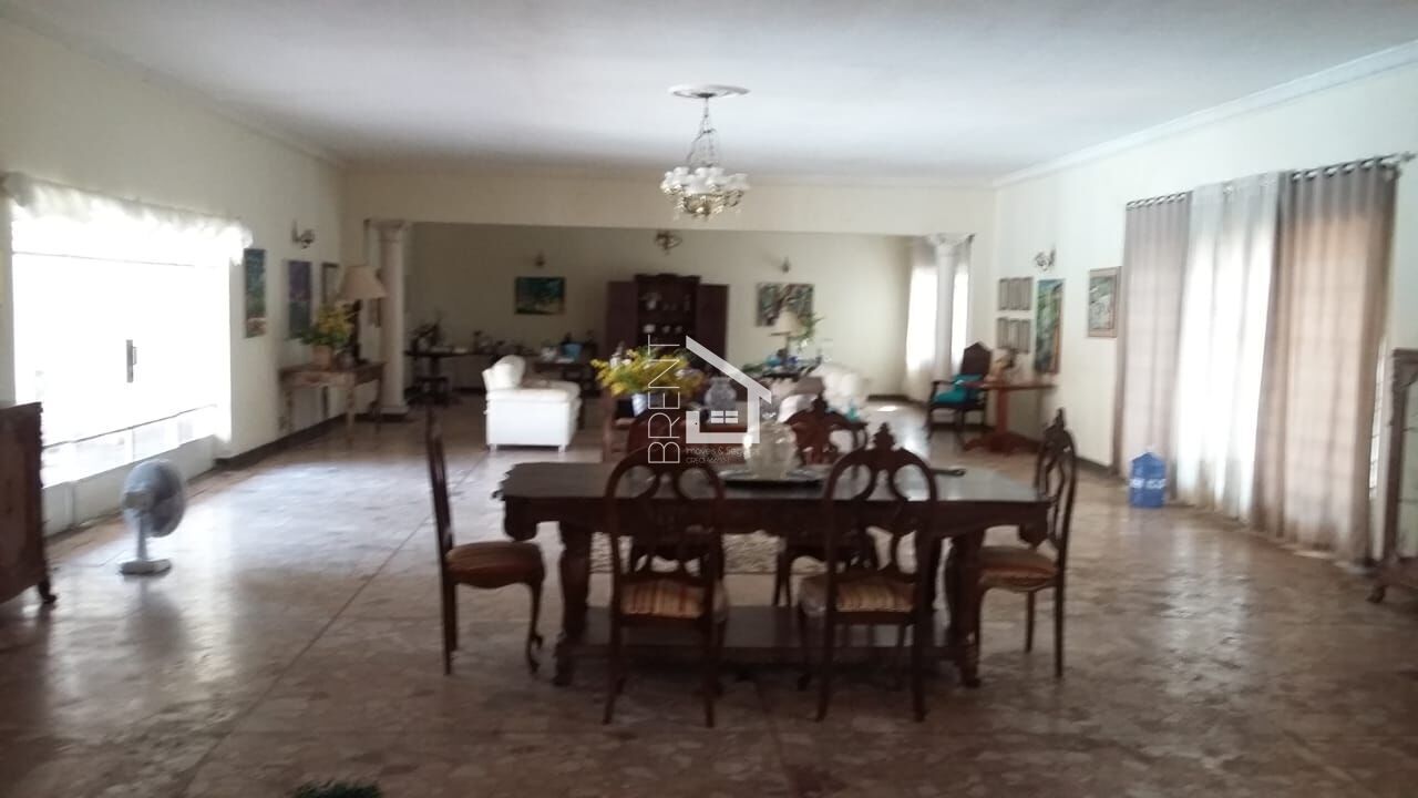 Casa à venda com 4 quartos, 900m² - Foto 2