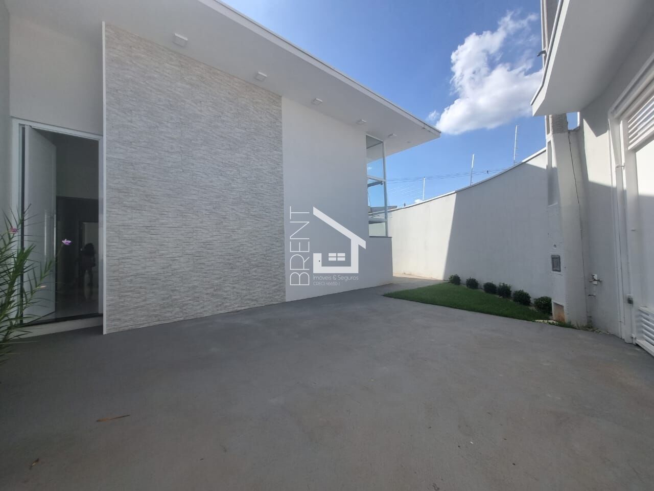 Casa à venda com 2 quartos, 74m² - Foto 1