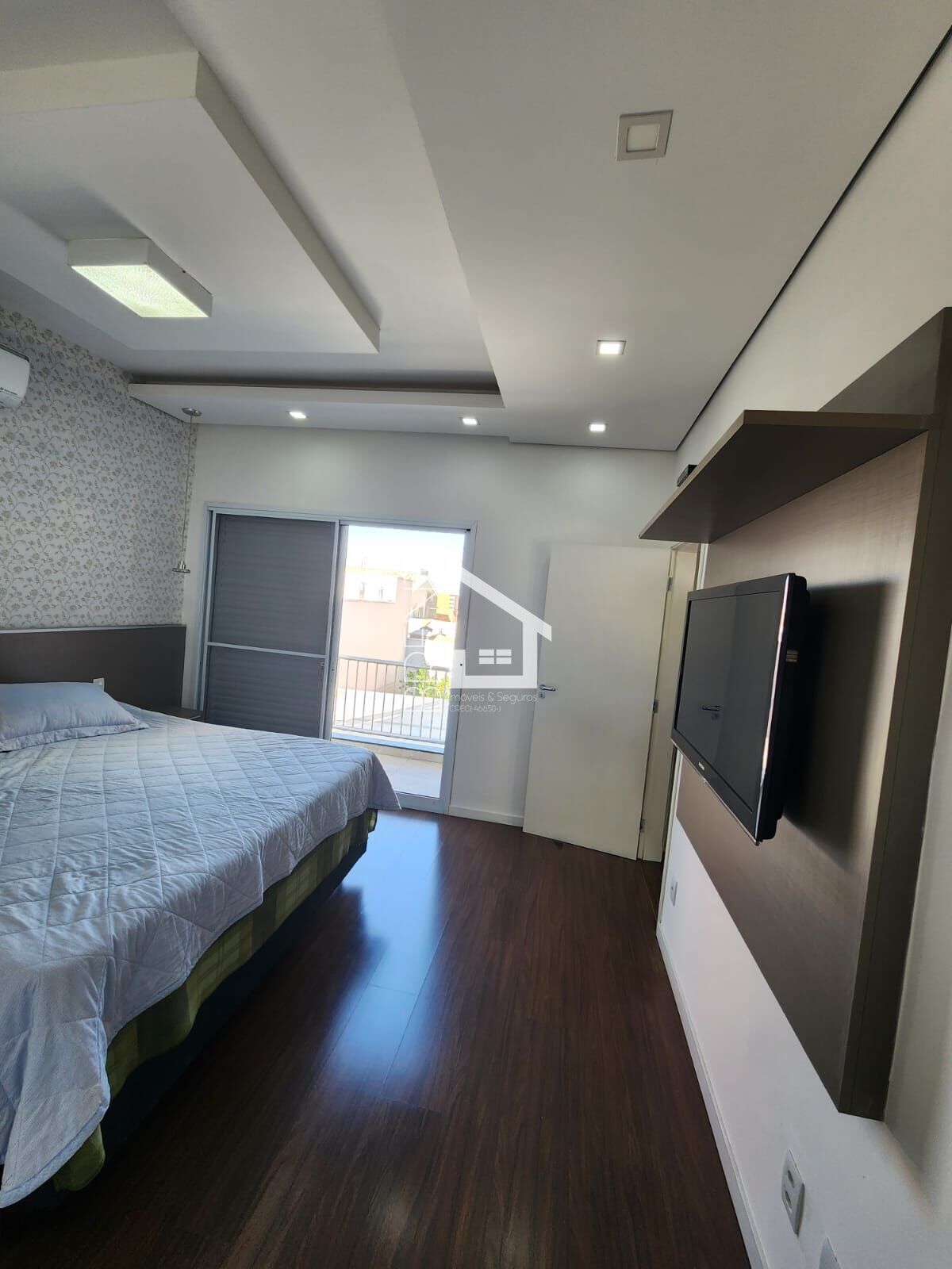 Casa à venda com 4 quartos, 245m² - Foto 1