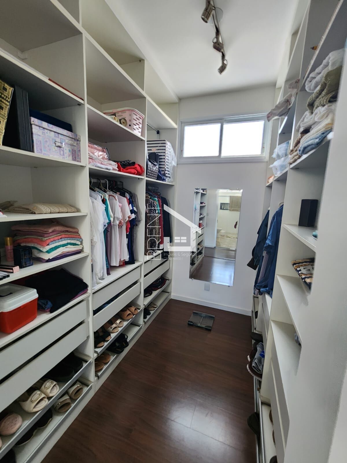 Casa à venda com 4 quartos, 245m² - Foto 3