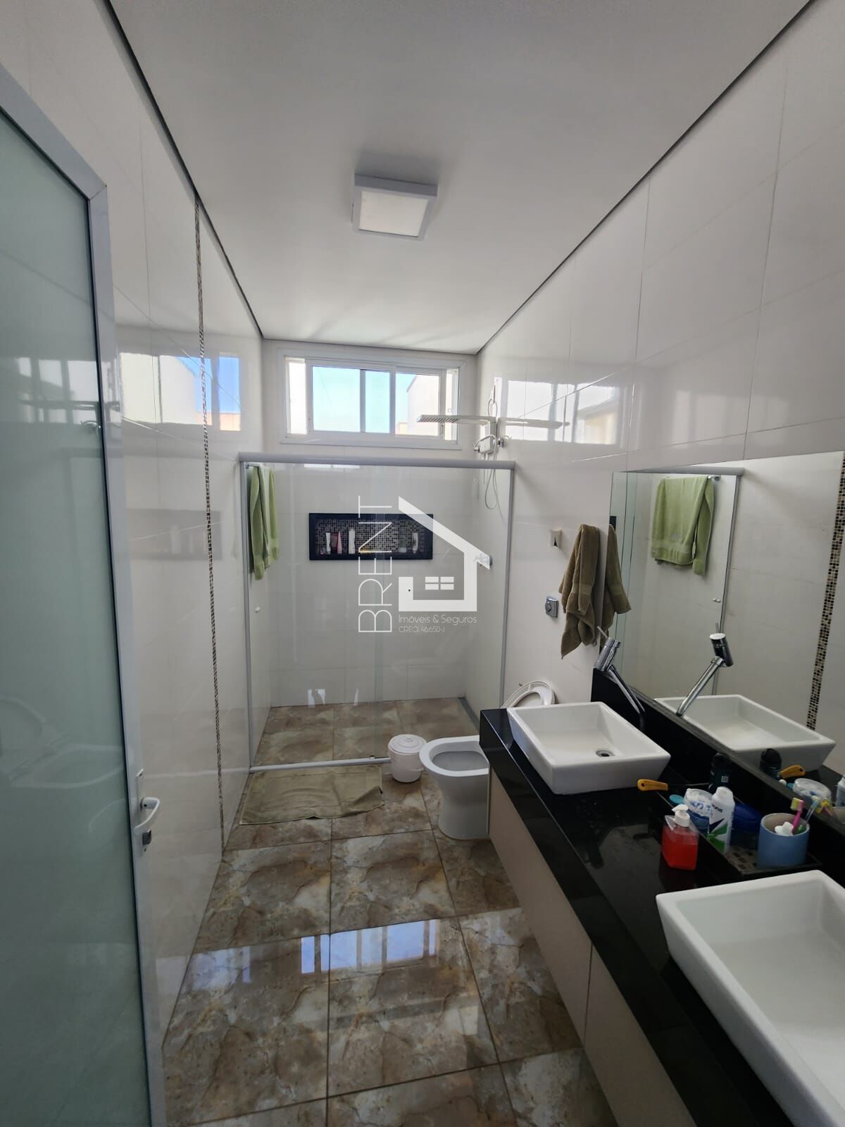 Casa à venda com 4 quartos, 245m² - Foto 2