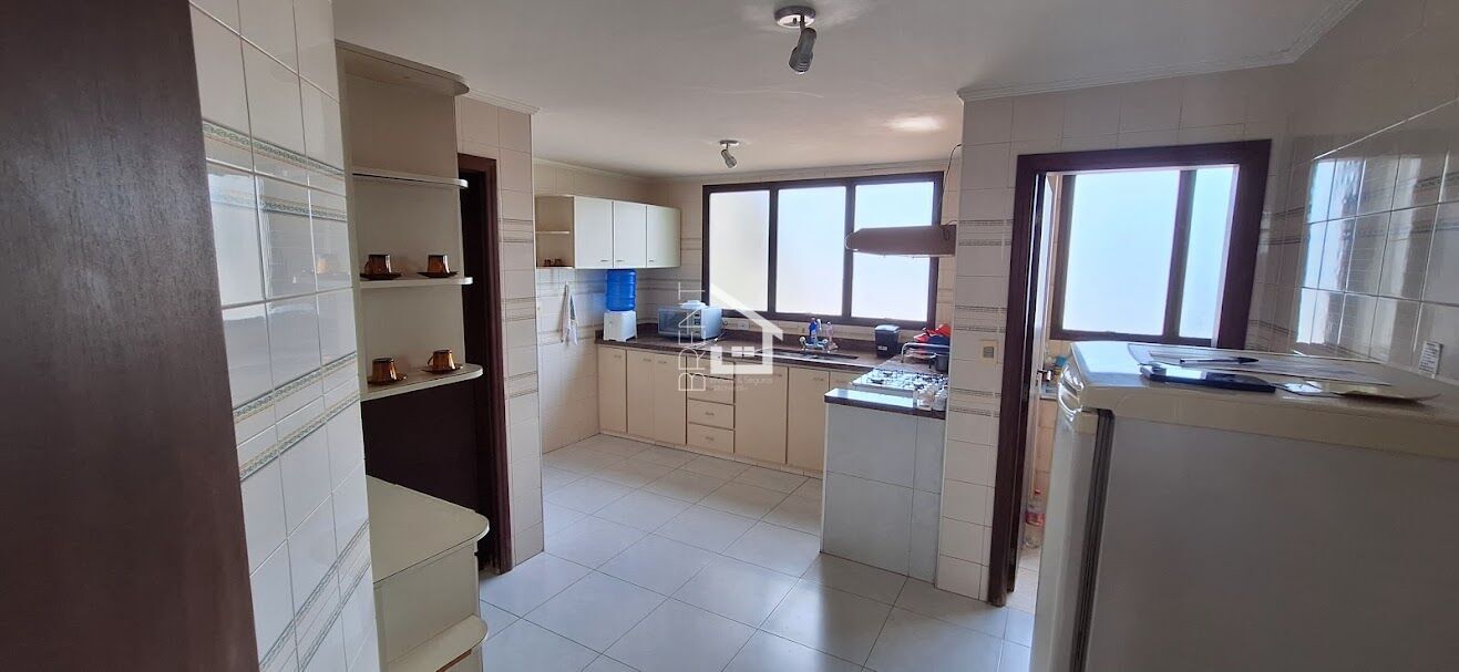 Apartamento à venda com 3 quartos, 212m² - Foto 4