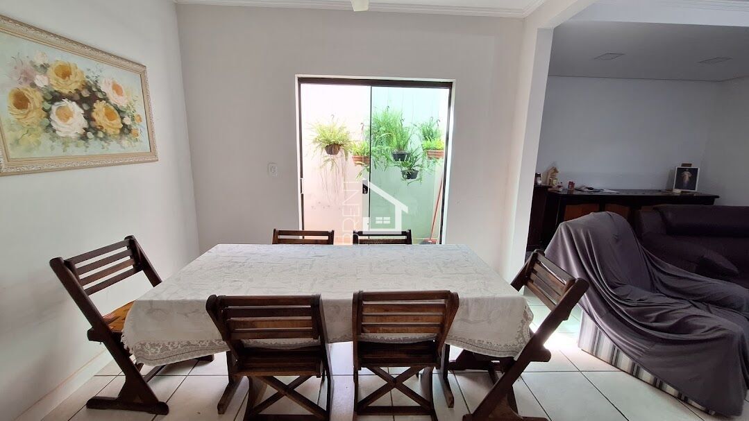 Casa à venda com 5 quartos, 139m² - Foto 4