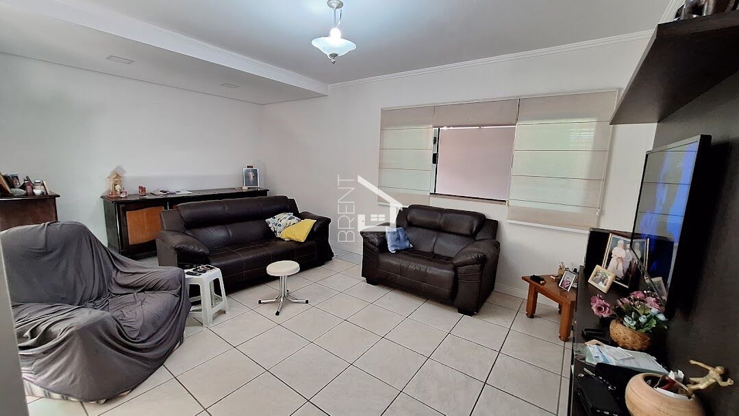 Casa à venda com 5 quartos, 139m² - Foto 2